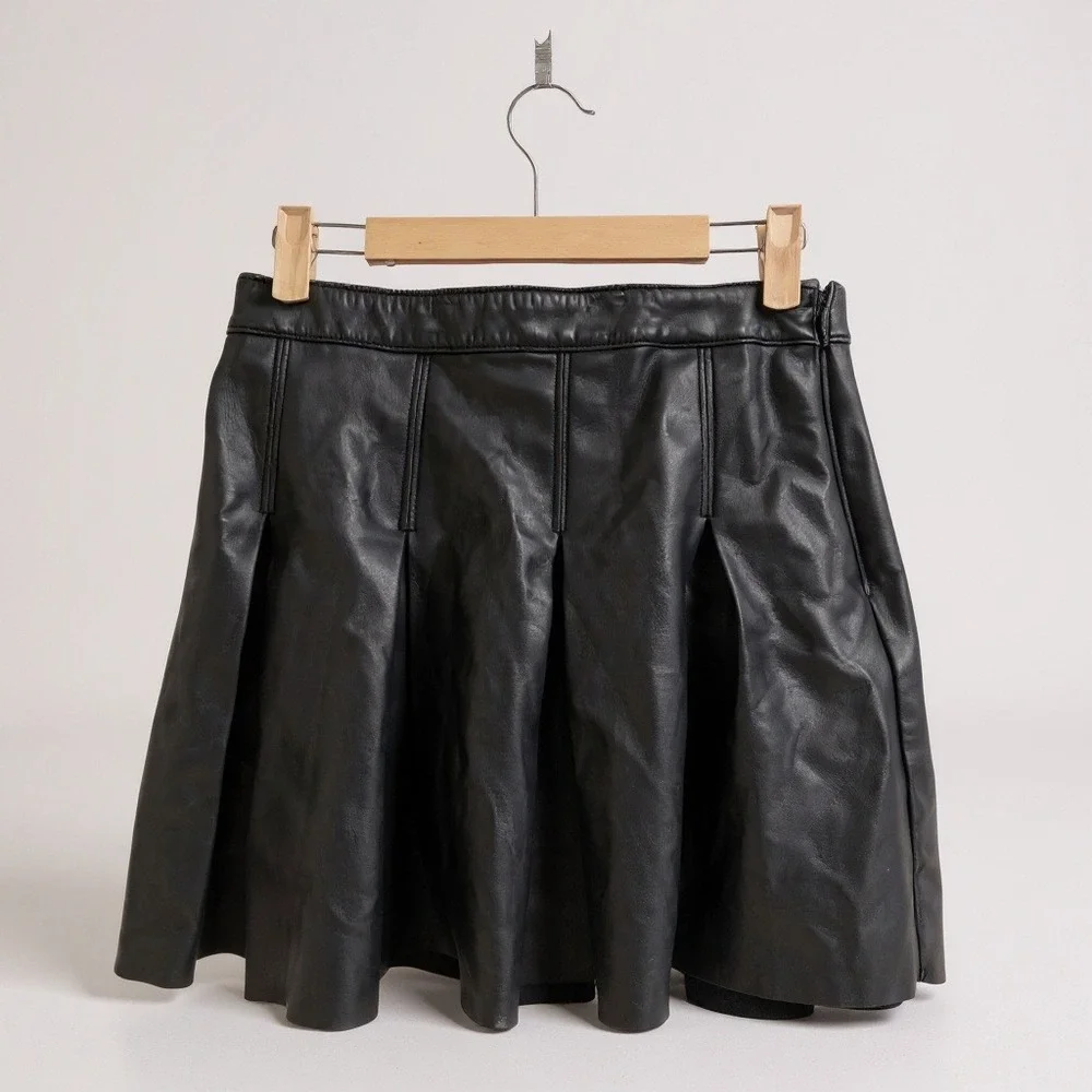 Hollister Faux Leather‎ Pleated Mini Skirt Ultra High Rise Black Size S